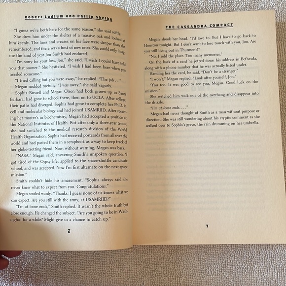 🌈2/$8  The Cassandra Compact #2 in ht e Covert-One Series - Picture 11 of 12